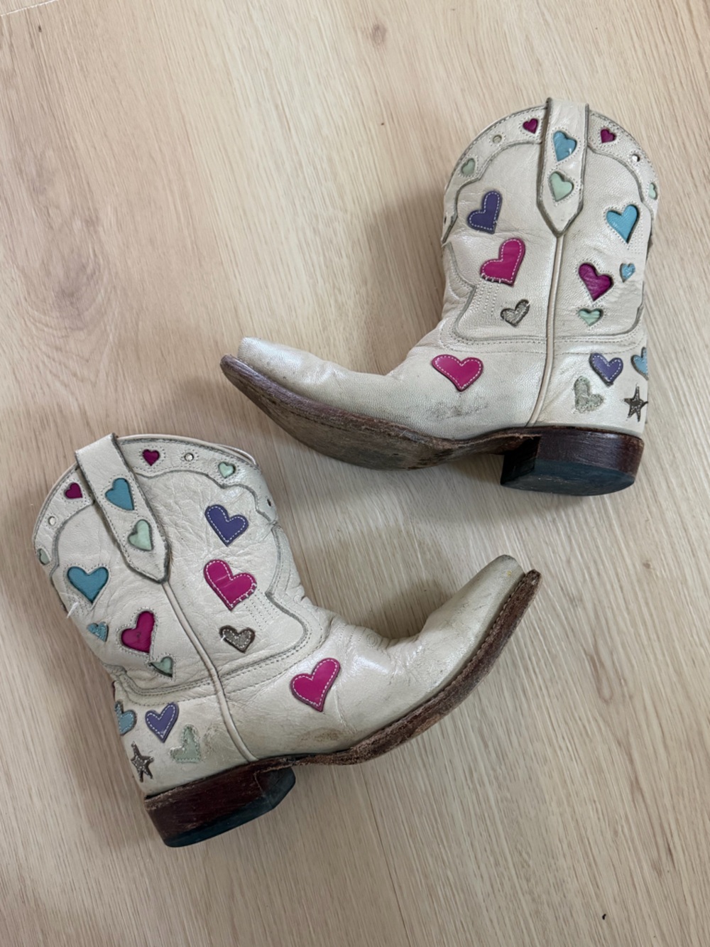 Miron Crosby White Heart Appliqué Cowboy Boots Nell crème